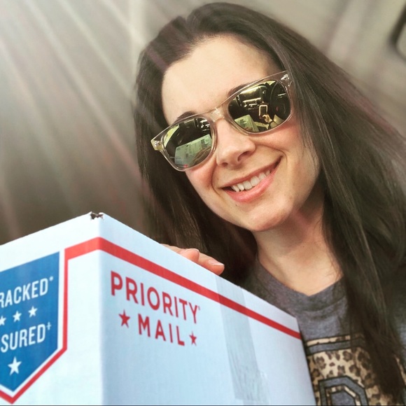 Meet your Posher, Kristin - Picture 2 of 4